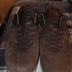 New balance tennis shoes